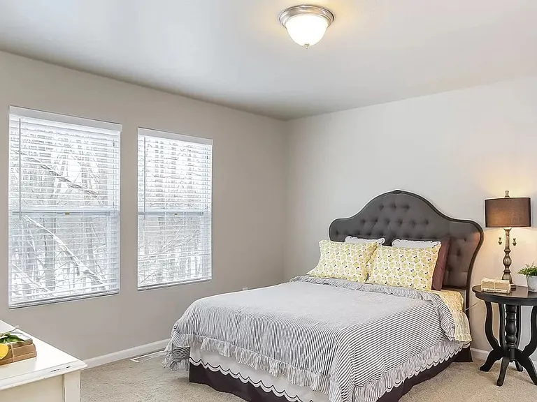 1040 Broken Ridge Dr — Photo 16