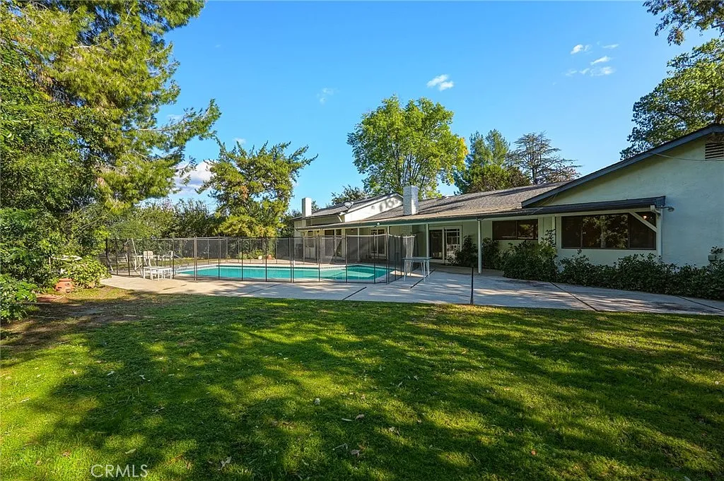 4 bed, 2.5 bath, 3200 sqft, $7,500 — Photo 2