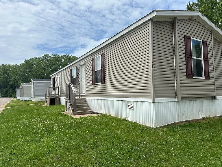 2088 E Empire Ave #208 — Photo 2