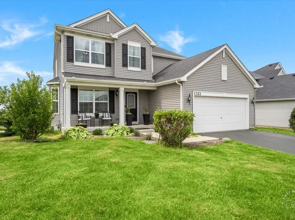 1321 Summit Dr, Hampshire, IL 60140