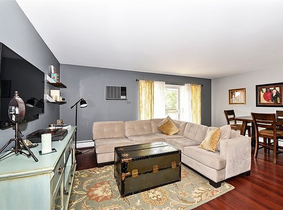 2nd image of 4250 Saratoga Ave APT 306