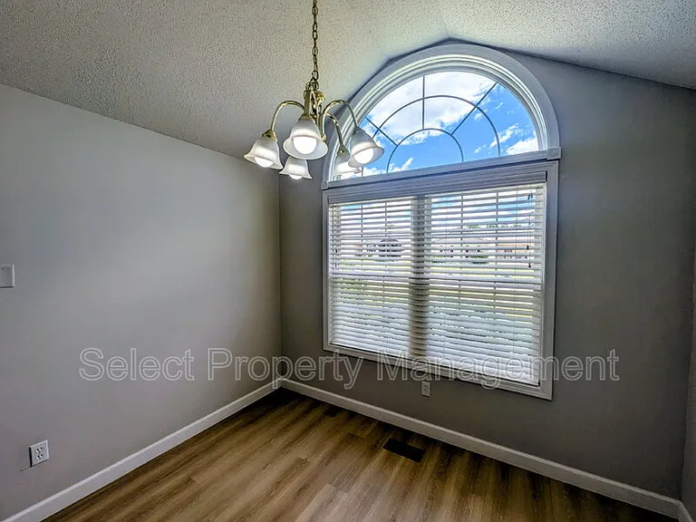 7921 Edinburgh Pl — Photo 6