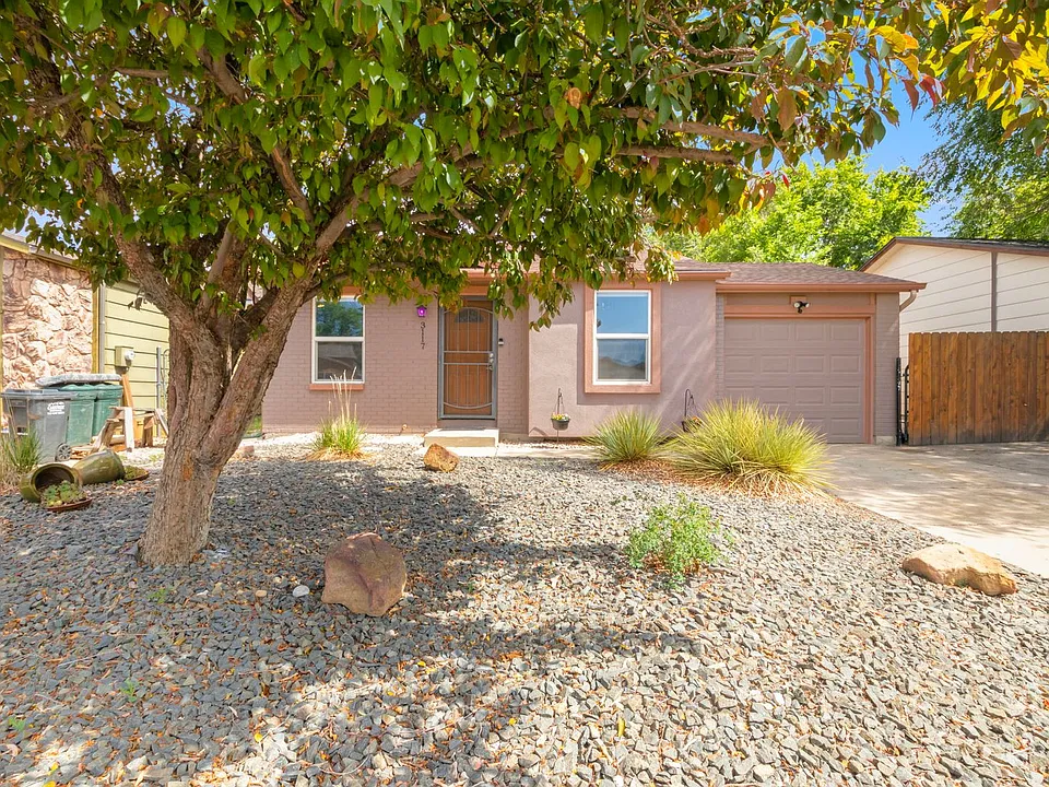 3117 Moonbeam Cir S