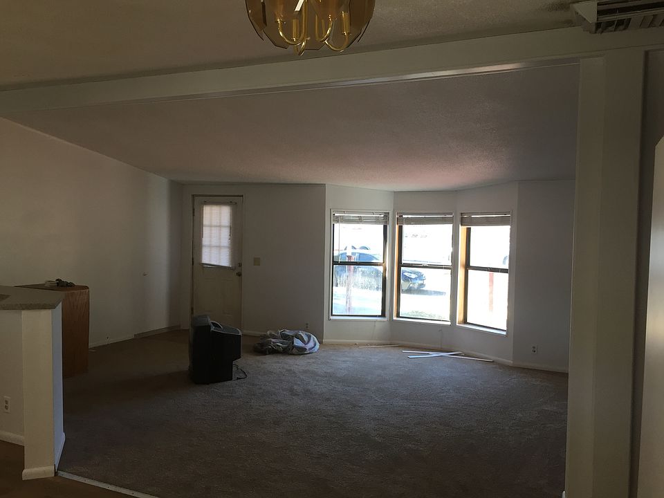 2nd image of 471 S A St