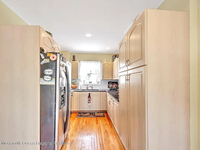 421 W Lincoln Ave — Photo 1
