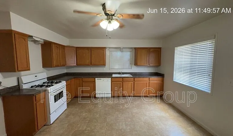 1325 S Crowe St — Photo 5