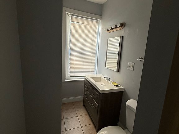 4th image of 307 W 18th St APT 1