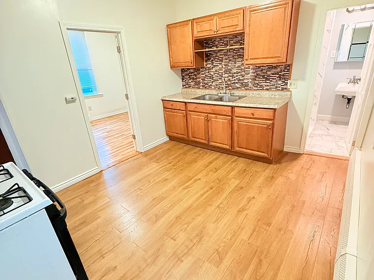 15 Vandine St #1 — Photo 6