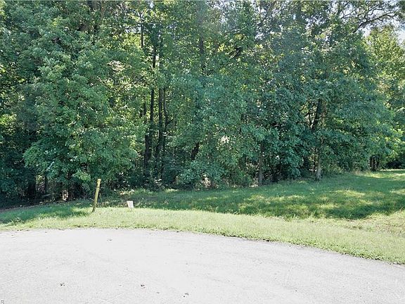4th image of 01 Oak Dr