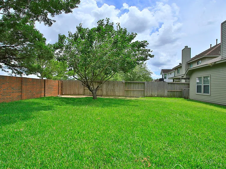 19830 Sternwood Manor Dr — Photo 36