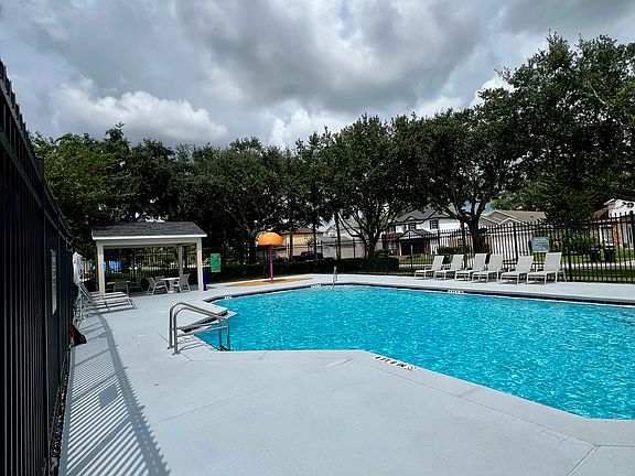 Community Pool with Splash Pad