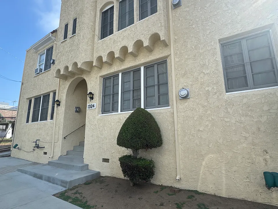 1324 N New Hampshire Ave #200