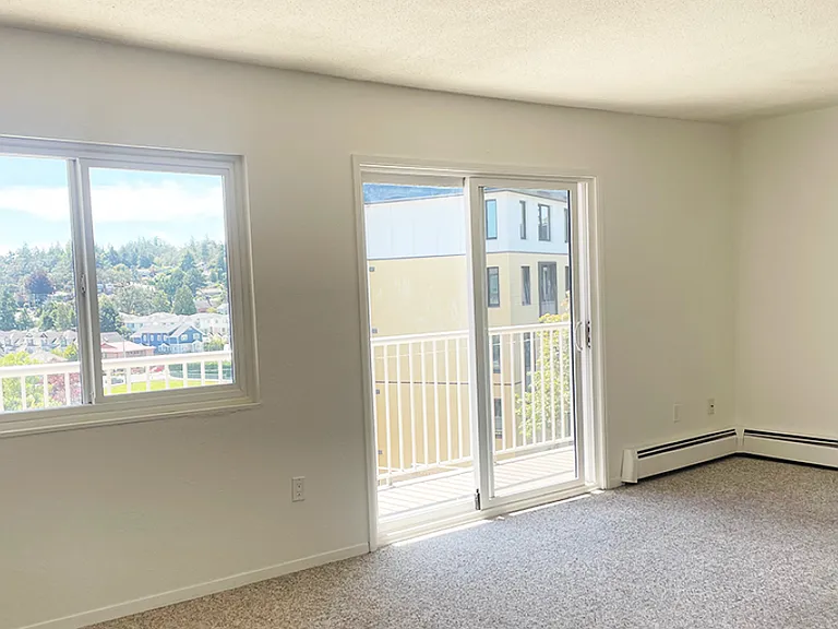 899 Craigflower Rd — Photo 8