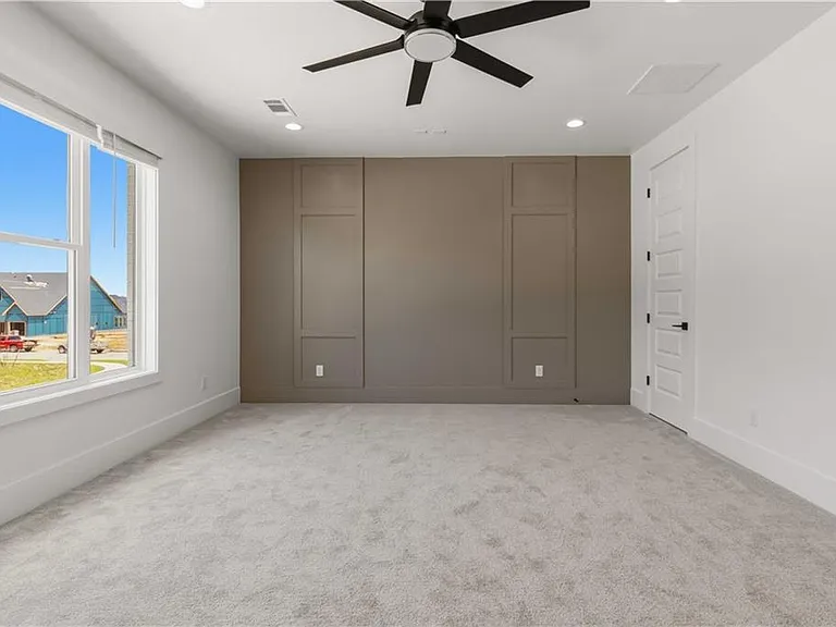 4413 S 88th St — Photo 16