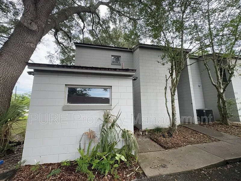 2 bed, 1.5 bath, 1191 sqft, $1,195 — Photo 4