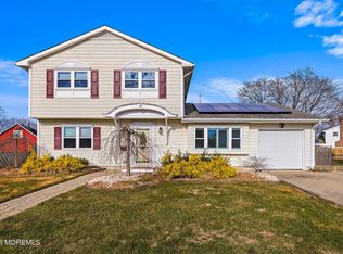 16 Galway Drive, Hazlet, NJ 07730