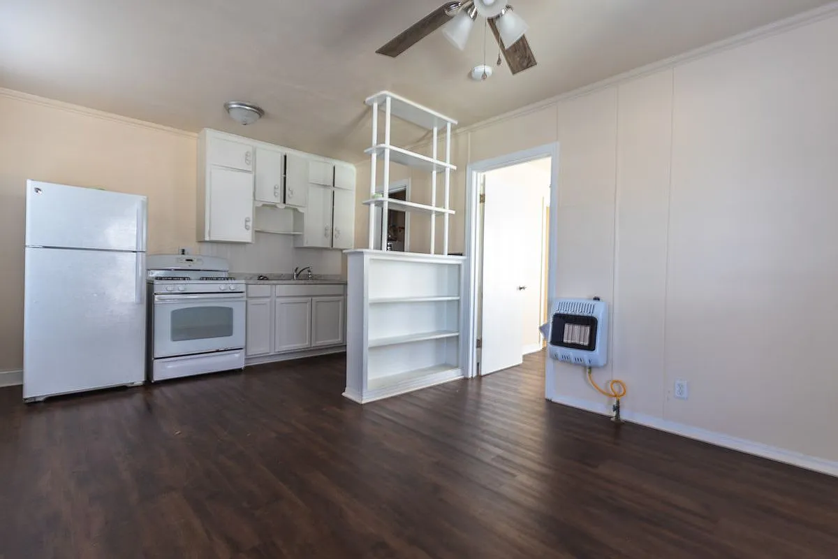 1 bed, 1.0 bath, 432 sqft, $950 — Photo 2