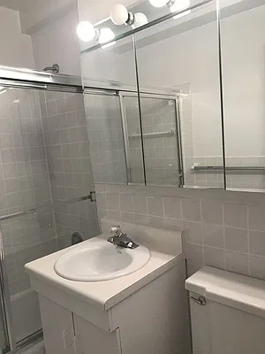 Rented by Carlyle Property Management | media 13