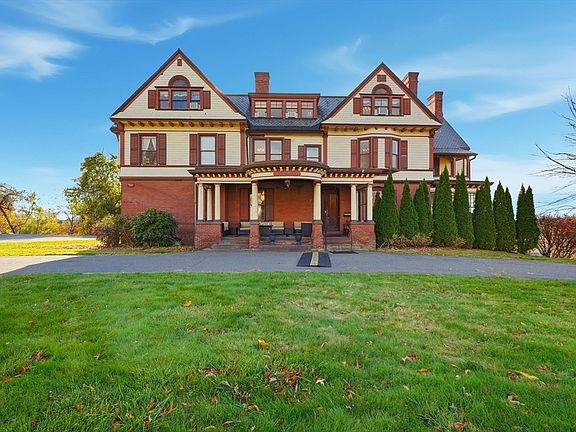 2nd image of 270 Maple St