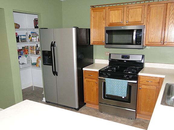 3rd image of 5815 Emerald Pointe Dr