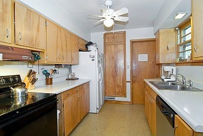 5th image of 806 N Lombard Ave