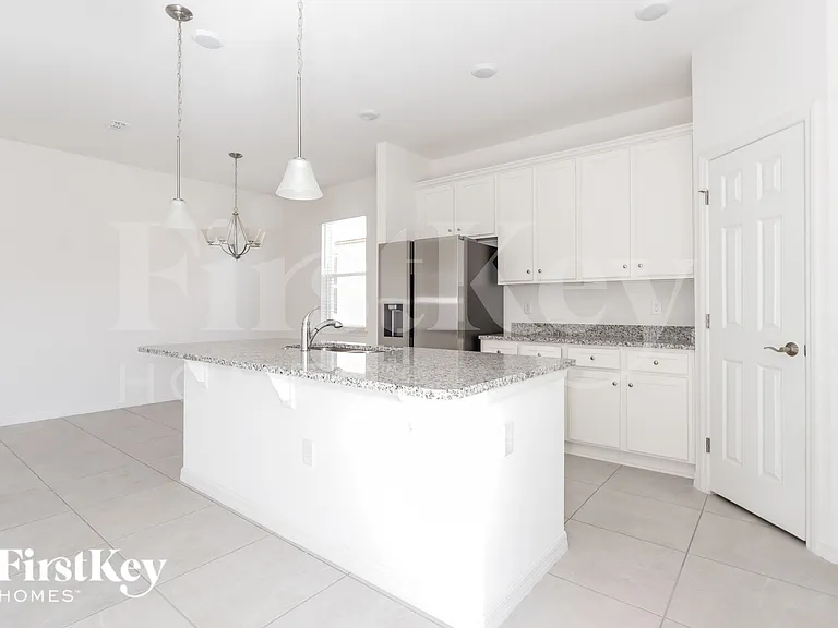 519 Crown Rose Dr — Photo 5