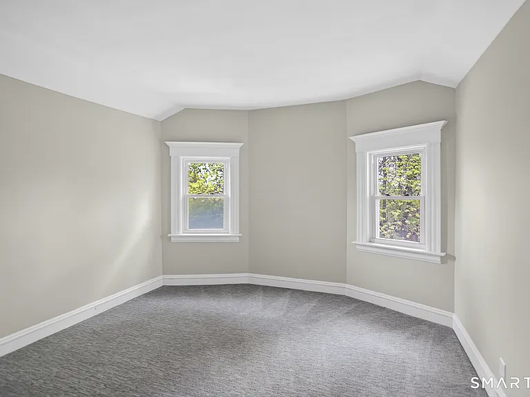 95 Parrott Ave — Photo 17