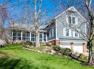150 Village Circle Dr, Chagrin Falls, OH 44022