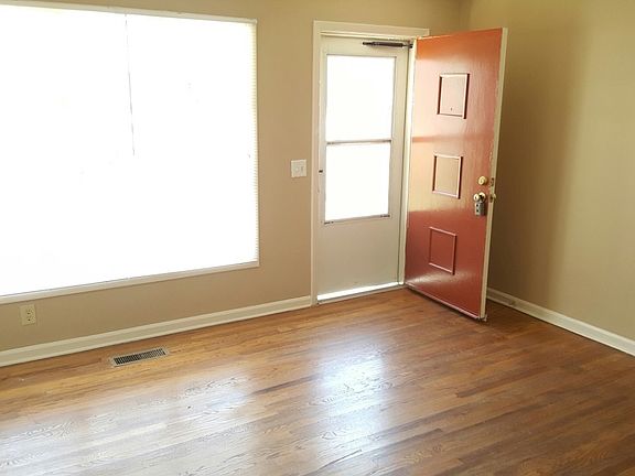 2nd image of 1003 Hillcrest Dr