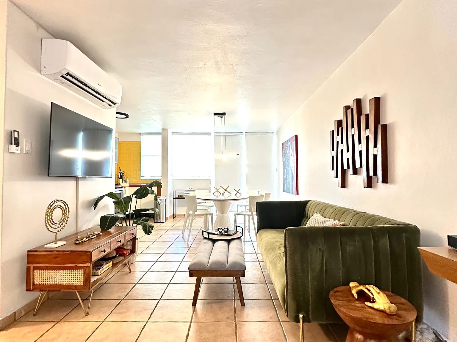 3 bed, 1400 sqft, $1,700 — Photo 2