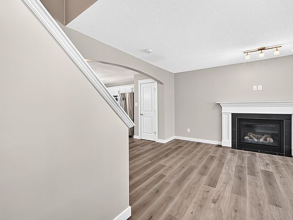 5th image of 827 Valour Mews NW