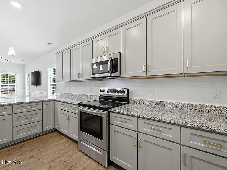 105 Village Dr — Photo 18