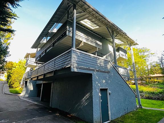 2nd image of 650 Ericksen Ave NE #4