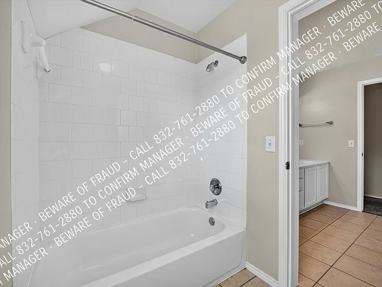 11472 Blackhawk Dr — Photo 32