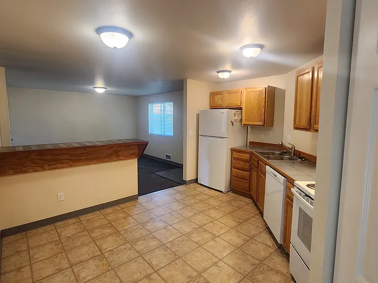 2114 N Yellowstone St #B — Photo 6
