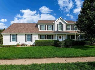 5171 Brentwood Dr, Bettendorf, IA