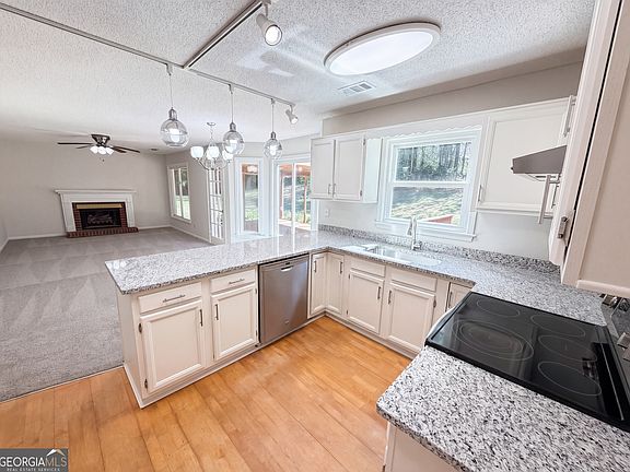2nd image of 1197 Parkwood Chase NW