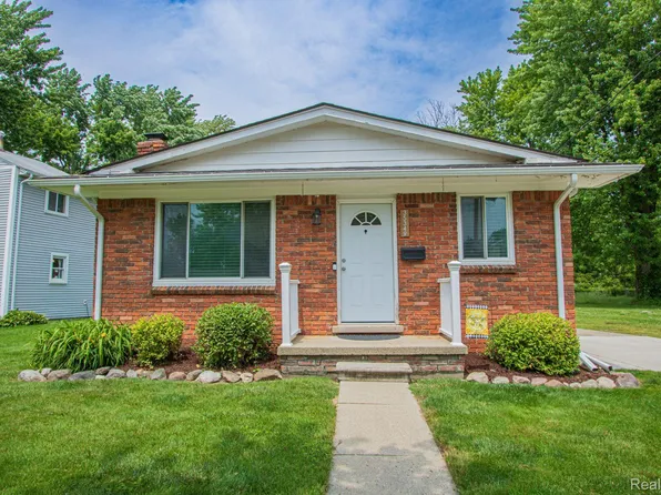 35349 Monroe St, Richmond, MI 48062