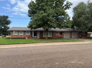 1901 Avenue R, Tahoka, TX 79373