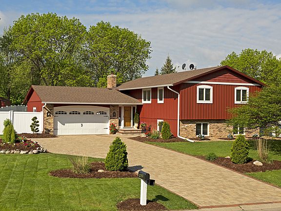 2nd image of 4625 Deerwood Ln N