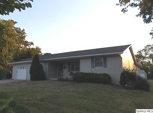 319 N Fayette St, Carthage, IL 62321