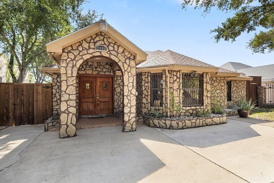 1st image of 2306 Flores Dr