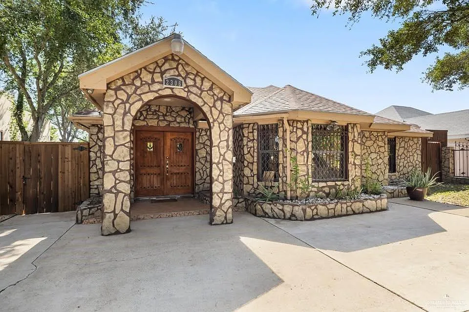 2306 Flores Dr