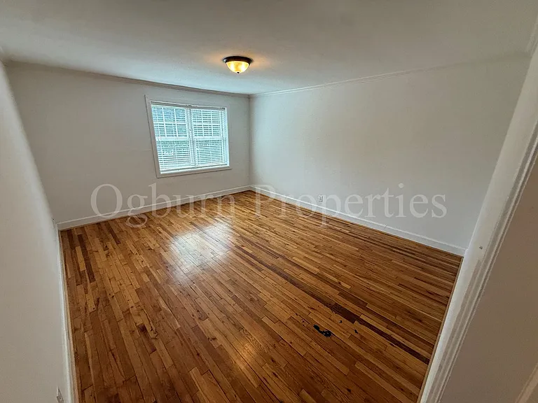 835-839 841 Reynolda Rd — Photo 3