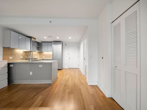 5th image of 77 Hudson St APT 1401