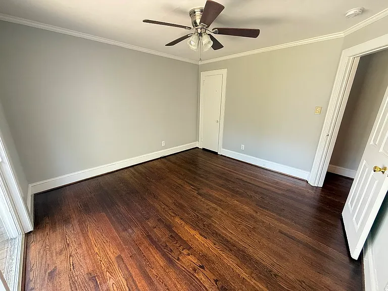2403 E 4th St — Photo 22