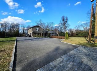 7 Raynham Rd, Glen Cove, NY 11542