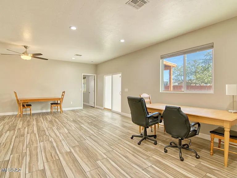 3304 E Elida St — Photo 37