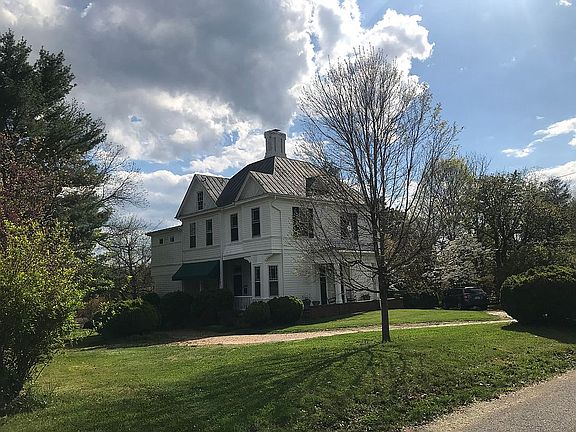 3rd image of 721 College St