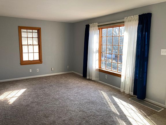 4th image of 1828 Brookline Ave